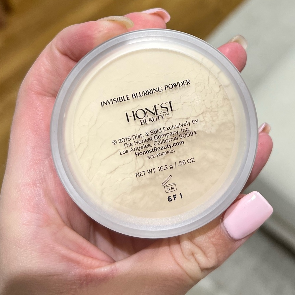 Honest Beauty Invisible Blurring Powder, top is not sealed but never been used
